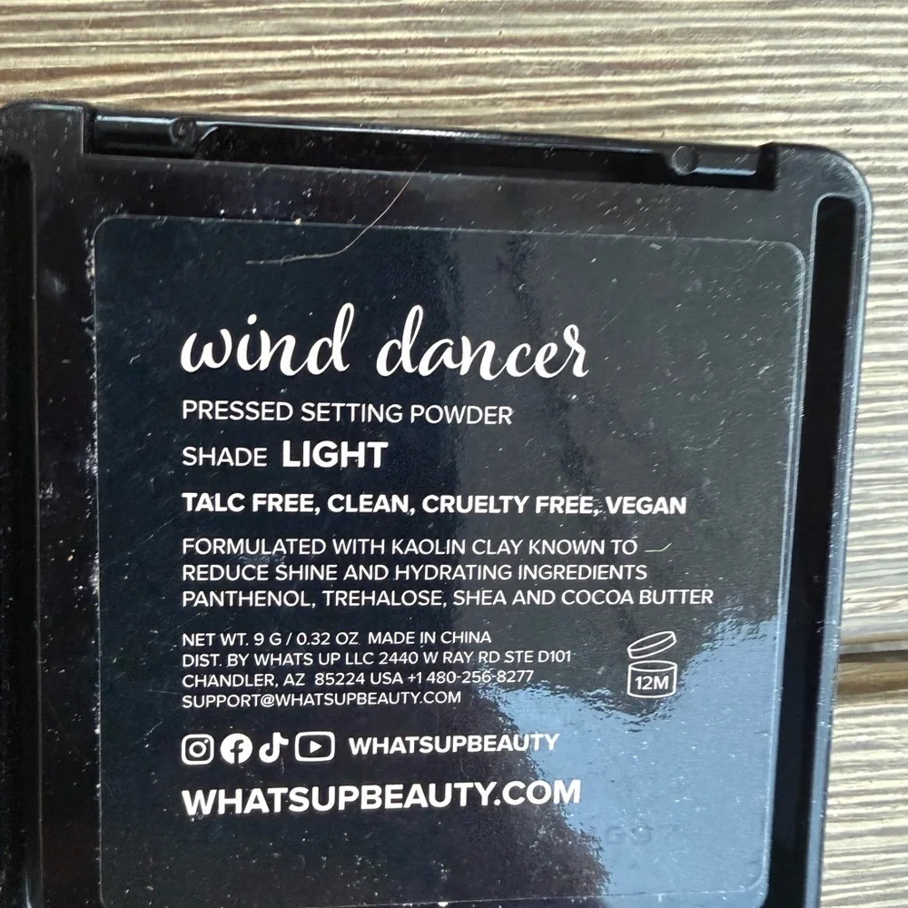 Wind Dancer Pressed Setting Powder - Light